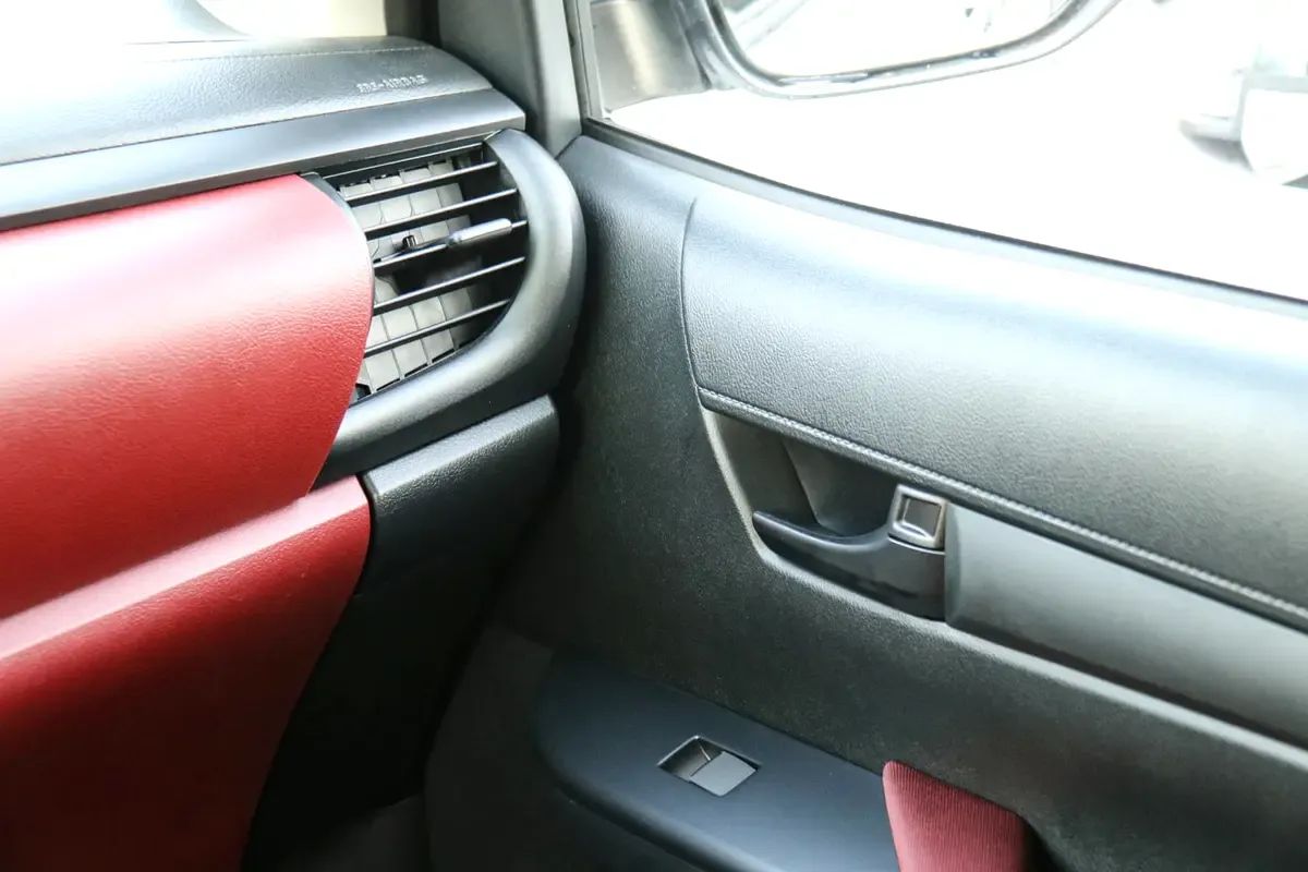 2025 Toyota Hilux - 0 km - Available for export from UAE to Algeria - 14