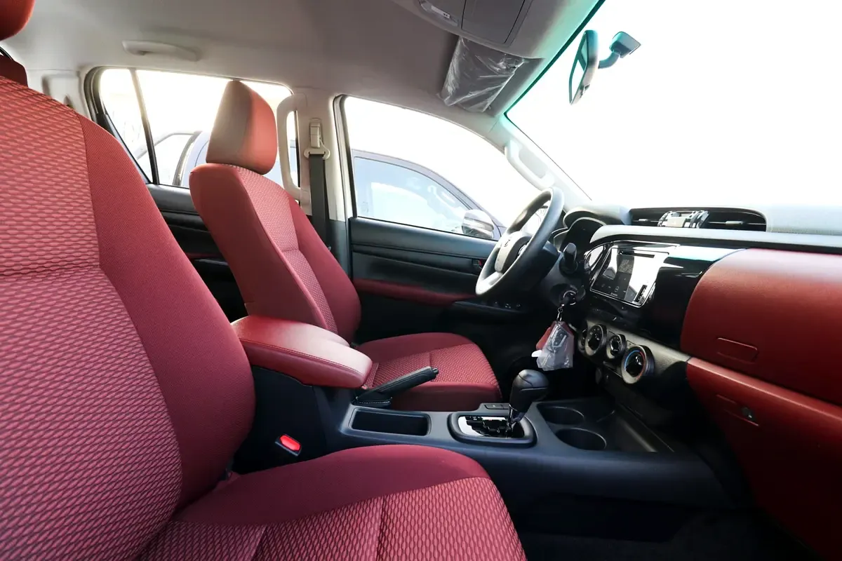 2025 Toyota Hilux - 0 km - Available for export from UAE to Algeria - 15