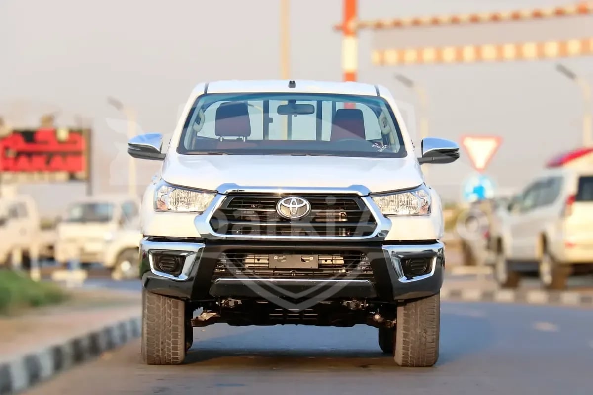 2025 Toyota Hilux - 0 km - Available for export from UAE to Algeria 2