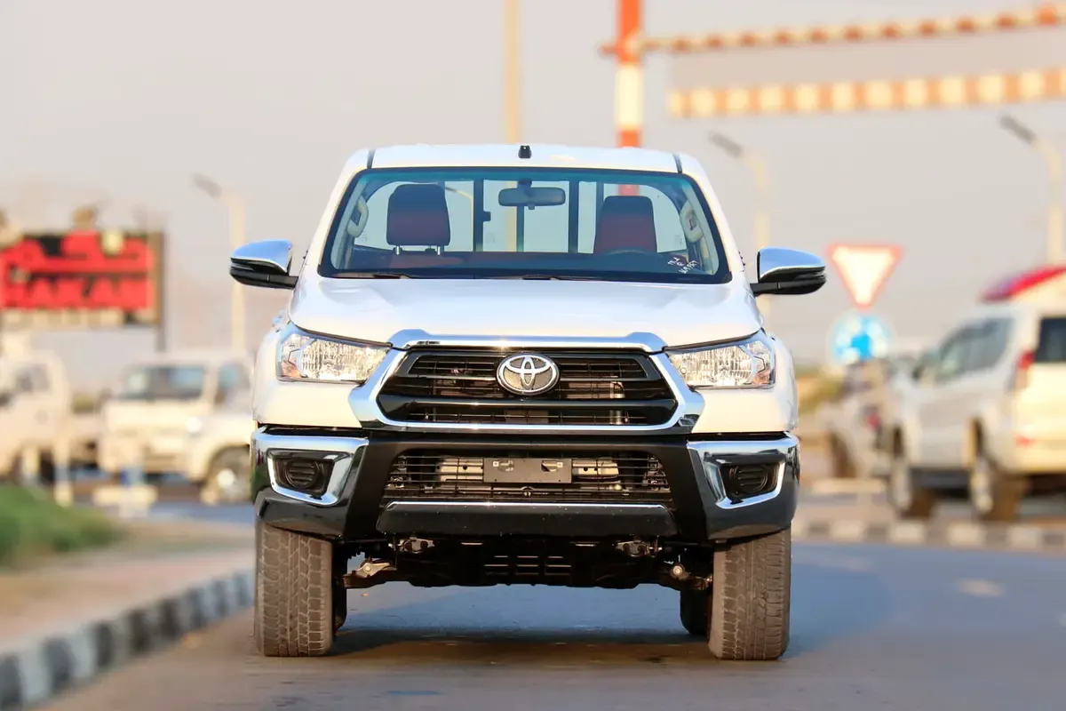 2025 Toyota Hilux - 0 km - Available for export from UAE to Algeria - 2