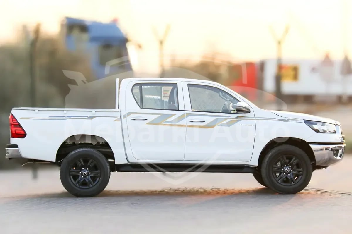 2025 Toyota Hilux - 0 km - Available for export from UAE to Algeria 3