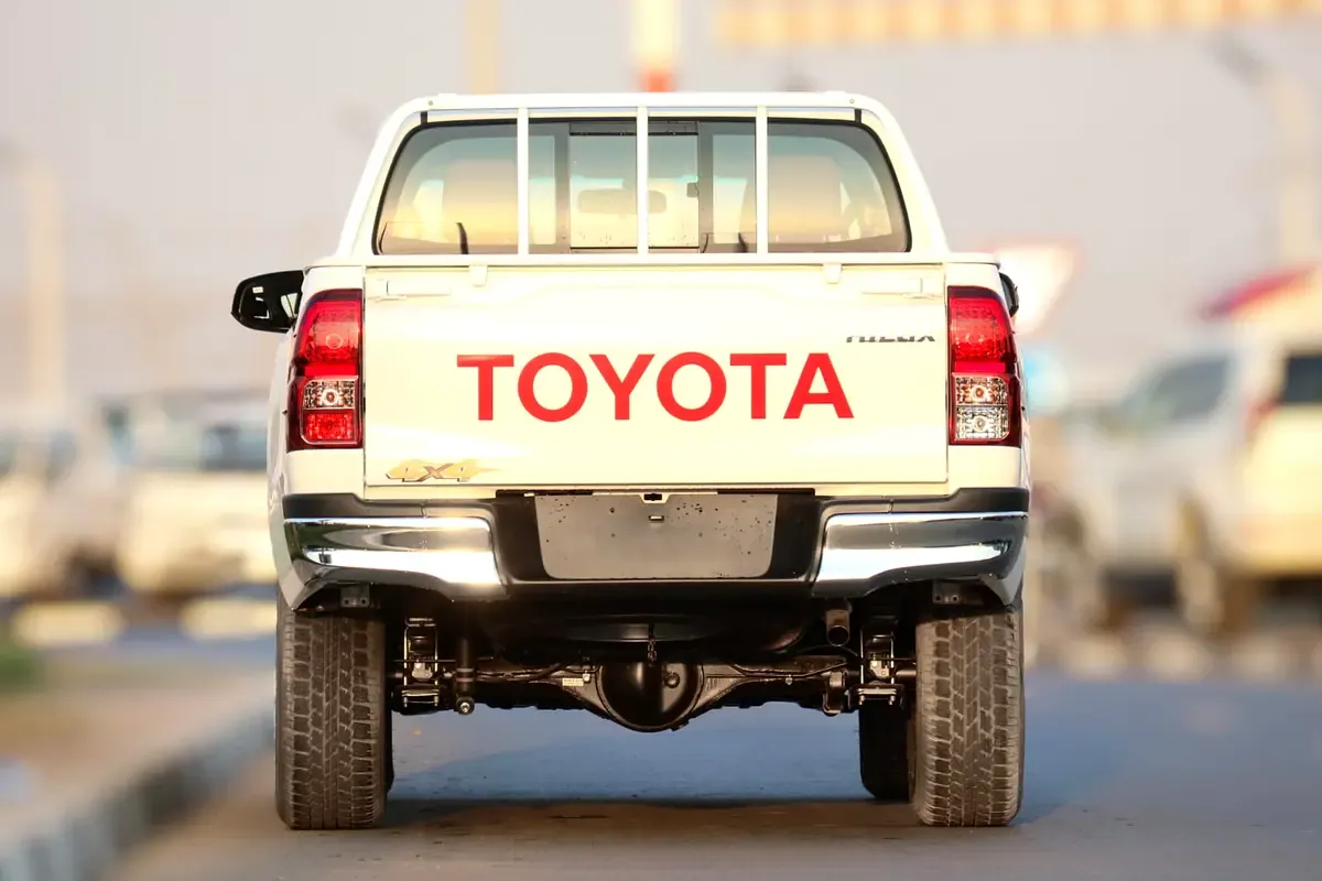 2025 Toyota Hilux - 0 km - Available for export from UAE to Algeria - 6