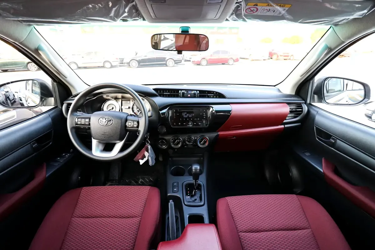 2025 Toyota Hilux - 0 km - Available for export from UAE to Algeria - 7