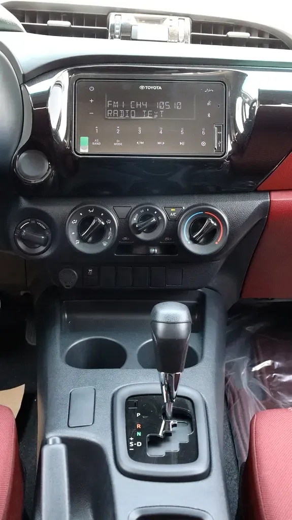 2026 Toyota Hilux - 0 km - Available for export from UAE to Algeria - 11