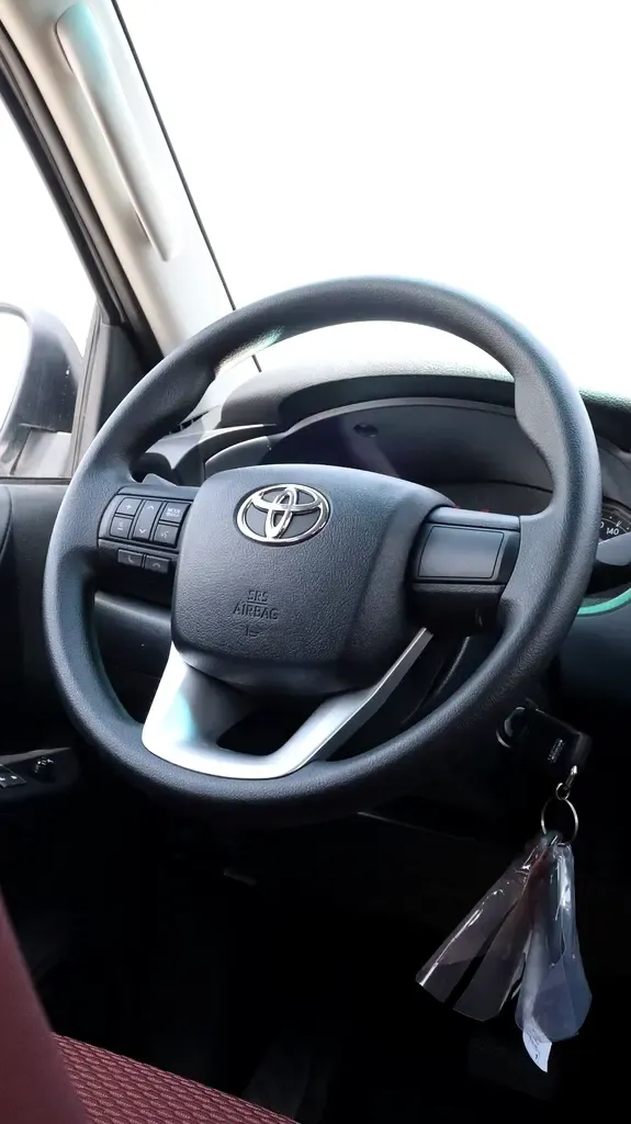 2026 Toyota Hilux - 0 km - Available for export from UAE to Algeria - 13