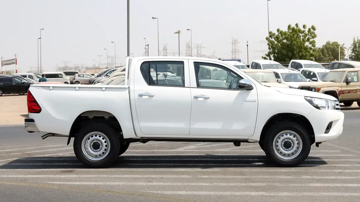 2026 Toyota Hilux - 0 km - Available for export from UAE to Algeria - 4