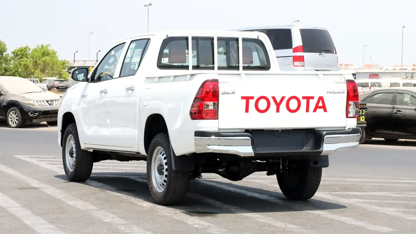 2026 Toyota Hilux - 0 km - Available for export from UAE to Algeria - 5