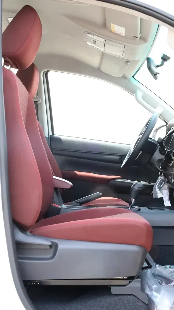 2026 Toyota Hilux - 0 km - Available for export from UAE to Algeria - 6