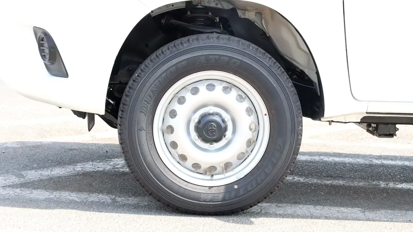 2026 Toyota Hilux - 0 km - Available for export from UAE to Algeria - 7