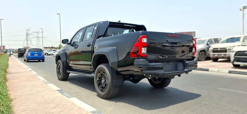 2025 Toyota Hilux - 0 km - Available for export from UAE to Algeria - 14