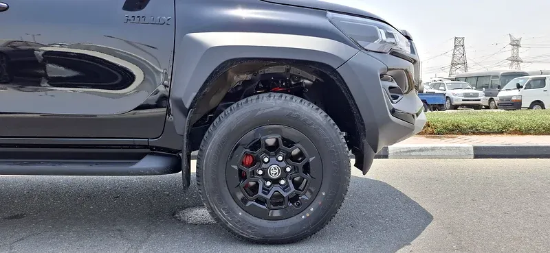 2025 Toyota Hilux - 0 km - Available for export from UAE to Algeria - 16