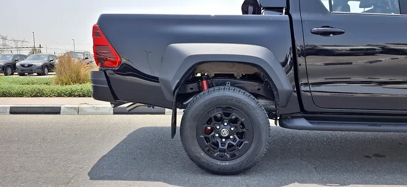 2025 Toyota Hilux - 0 km - Available for export from UAE to Algeria - 17