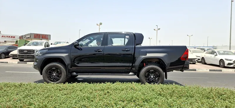 2025 Toyota Hilux - 0 km - Available for export from UAE to Algeria - 18