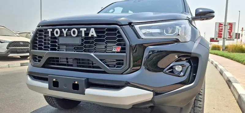 2025 Toyota Hilux - 0 km - Available for export from UAE to Algeria - 3