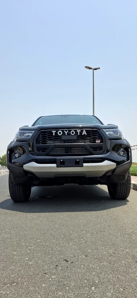 2025 Toyota Hilux - 0 km - Available for export from UAE to Algeria - 5