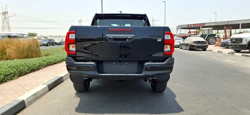2025 Toyota Hilux - 0 km - Available for export from UAE to Algeria - 6
