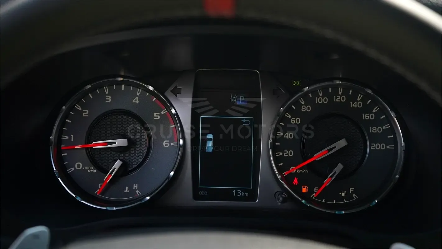 2025 Toyota Hilux - 0 km - Available for export from UAE to Algeria - 11