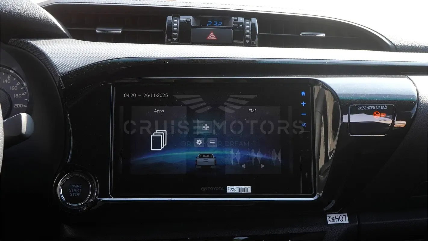 2025 Toyota Hilux - 0 km - Available for export from UAE to Algeria - 12