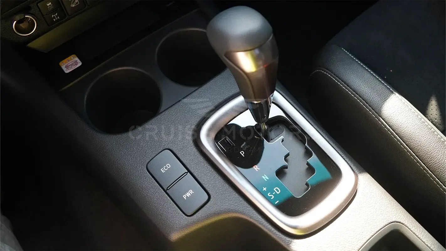 2025 Toyota Hilux - 0 km - Available for export from UAE to Algeria - 13