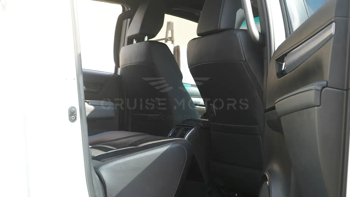 2025 Toyota Hilux - 0 km - Available for export from UAE to Algeria - 16