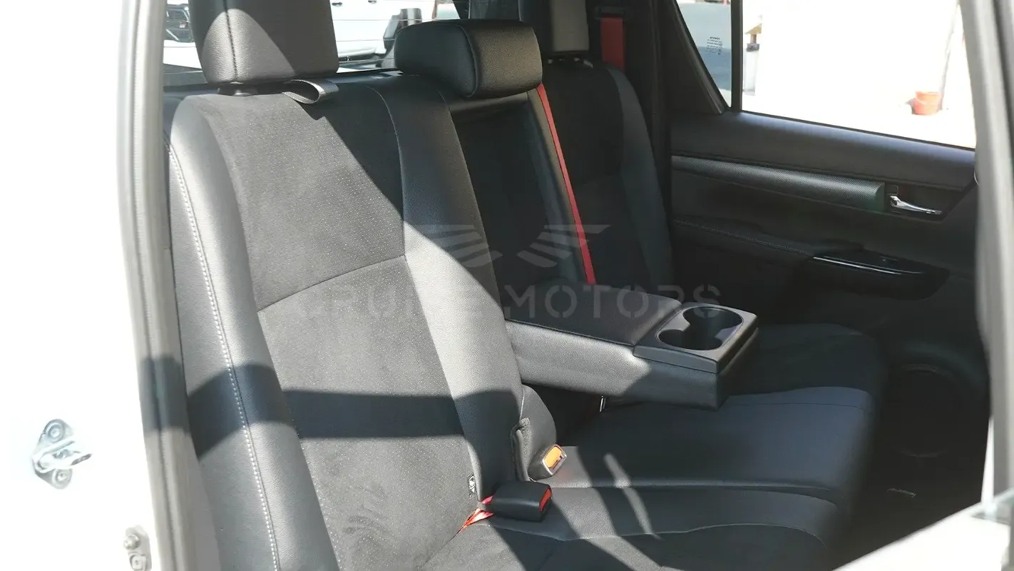 2025 Toyota Hilux - 0 km - Available for export from UAE to Algeria - 18