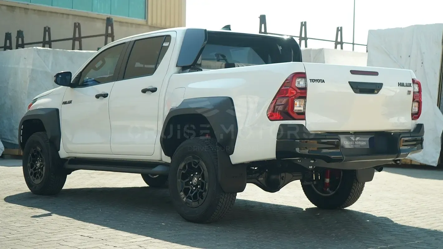 2025 Toyota Hilux - 0 km - Available for export from UAE to Algeria - 6