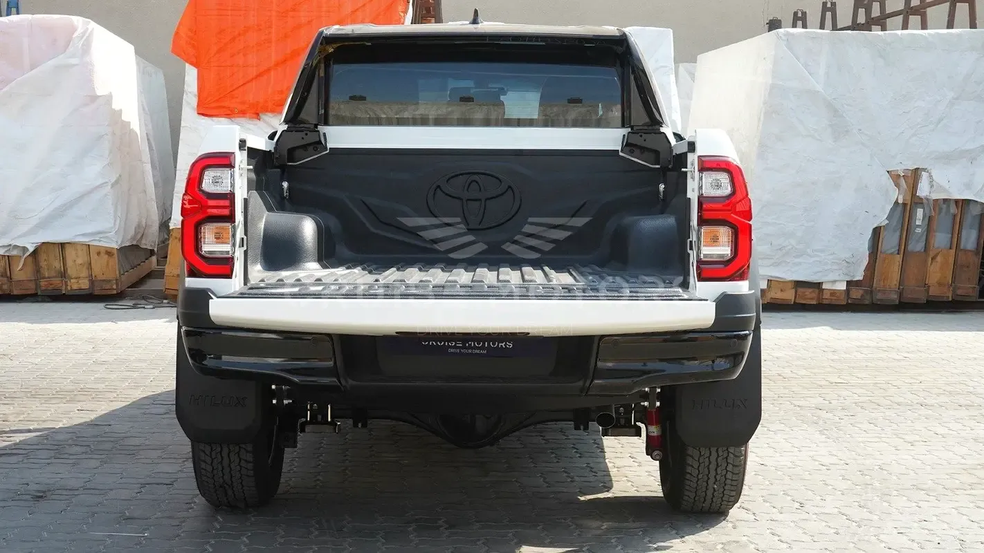 2025 Toyota Hilux - 0 km - Available for export from UAE to Algeria - 7