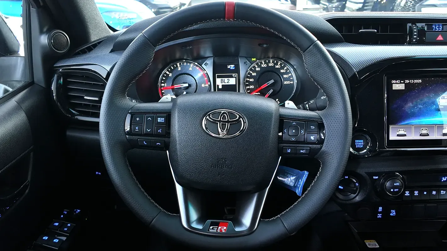 2025 Toyota Hilux - 0 km - Available for export from UAE to Algeria - 10