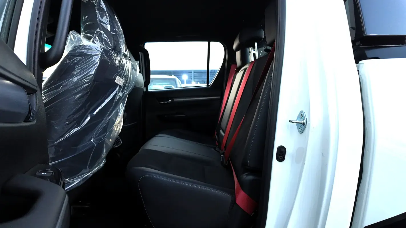 2025 Toyota Hilux - 0 km - Available for export from UAE to Algeria - 13