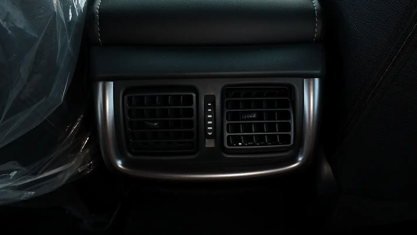 2025 Toyota Hilux - 0 km - Available for export from UAE to Algeria - 15