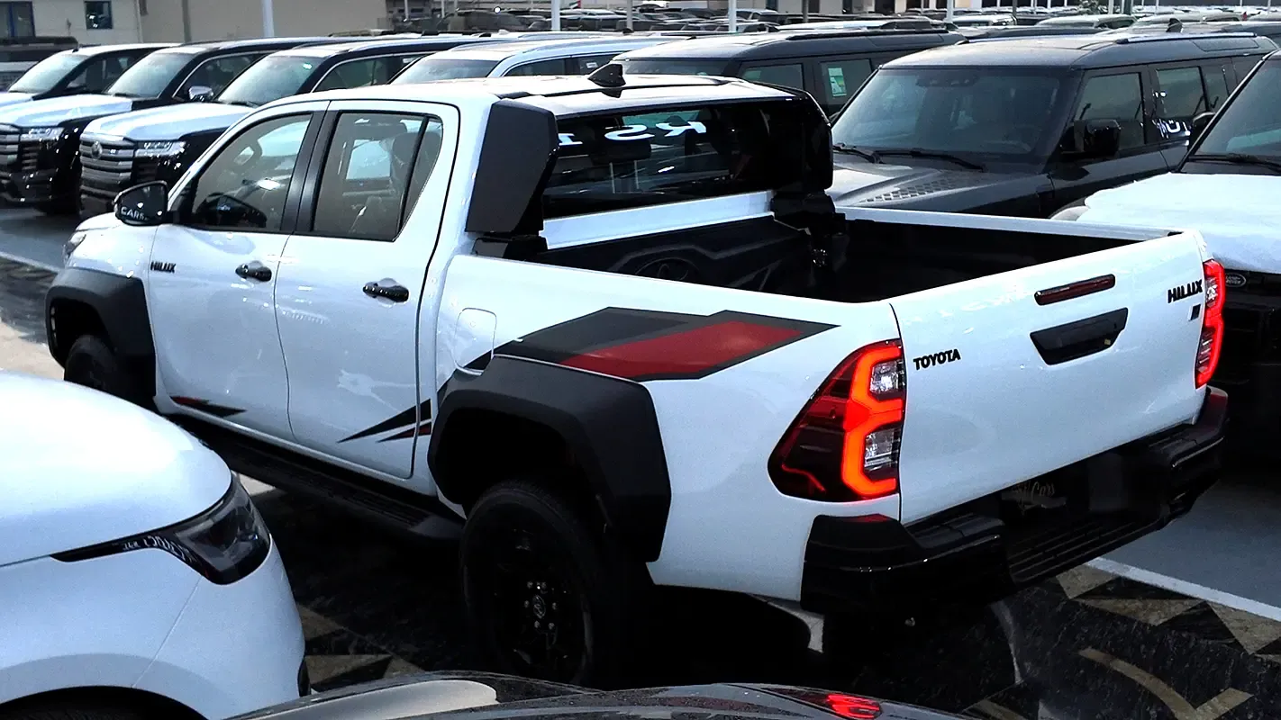 2025 Toyota Hilux - 0 km - Available for export from UAE to Algeria - 16