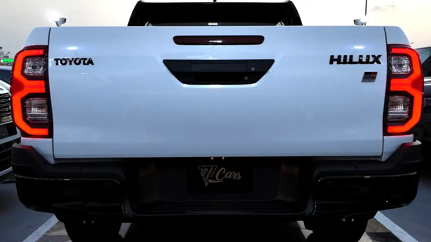 2025 Toyota Hilux - 0 km - Available for export from UAE to Algeria - 18