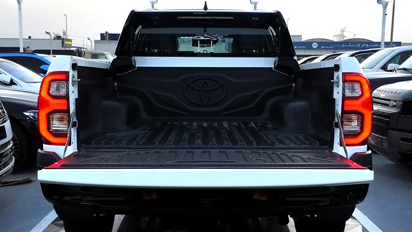 2025 Toyota Hilux - 0 km - Available for export from UAE to Algeria - 19