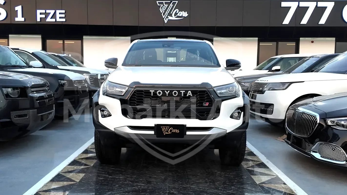2025 Toyota Hilux - 0 km - Available for export from UAE to Algeria 2