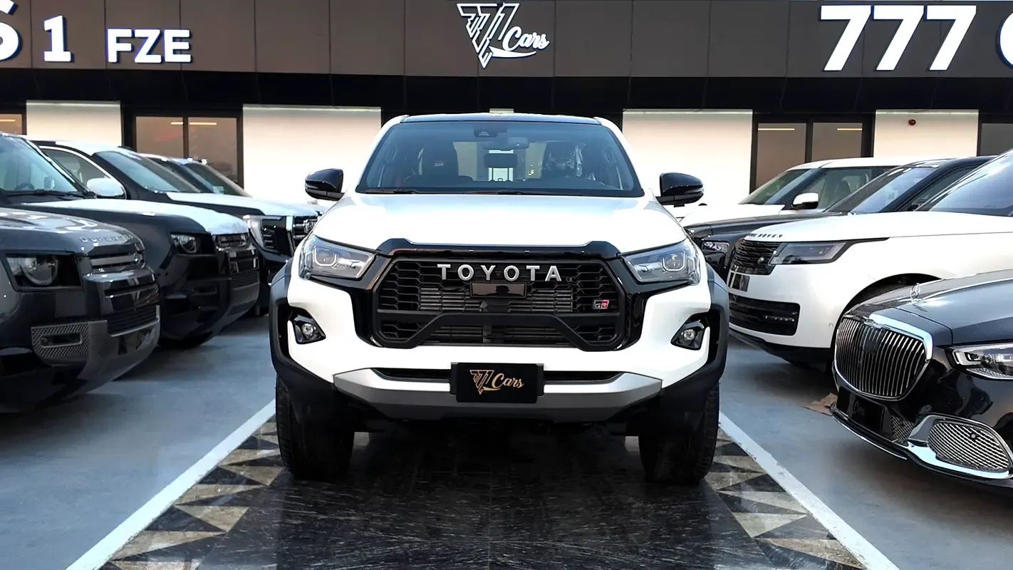 2025 Toyota Hilux - 0 km - Available for export from UAE to Algeria - 2