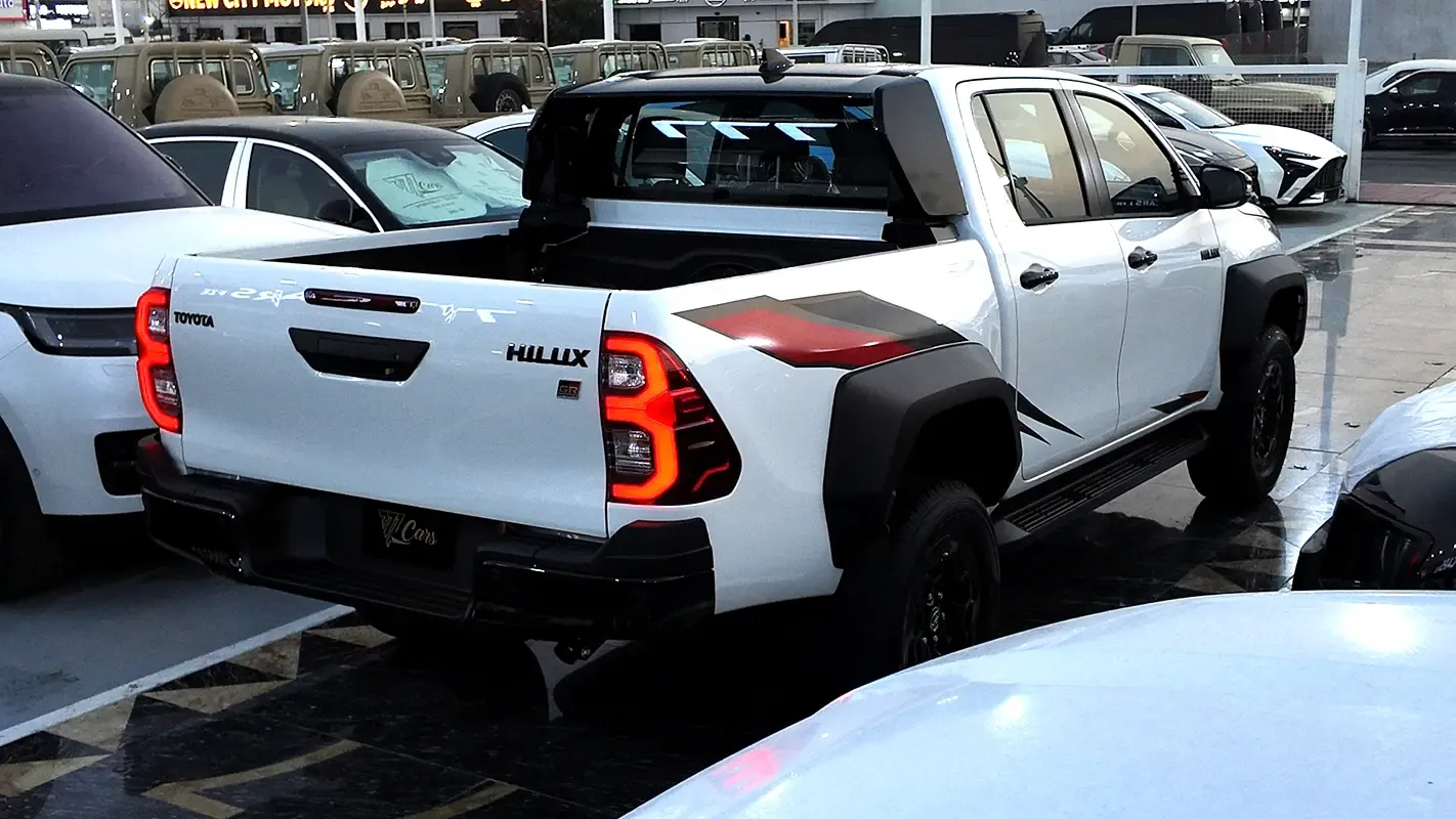 2025 Toyota Hilux - 0 km - Available for export from UAE to Algeria - 20