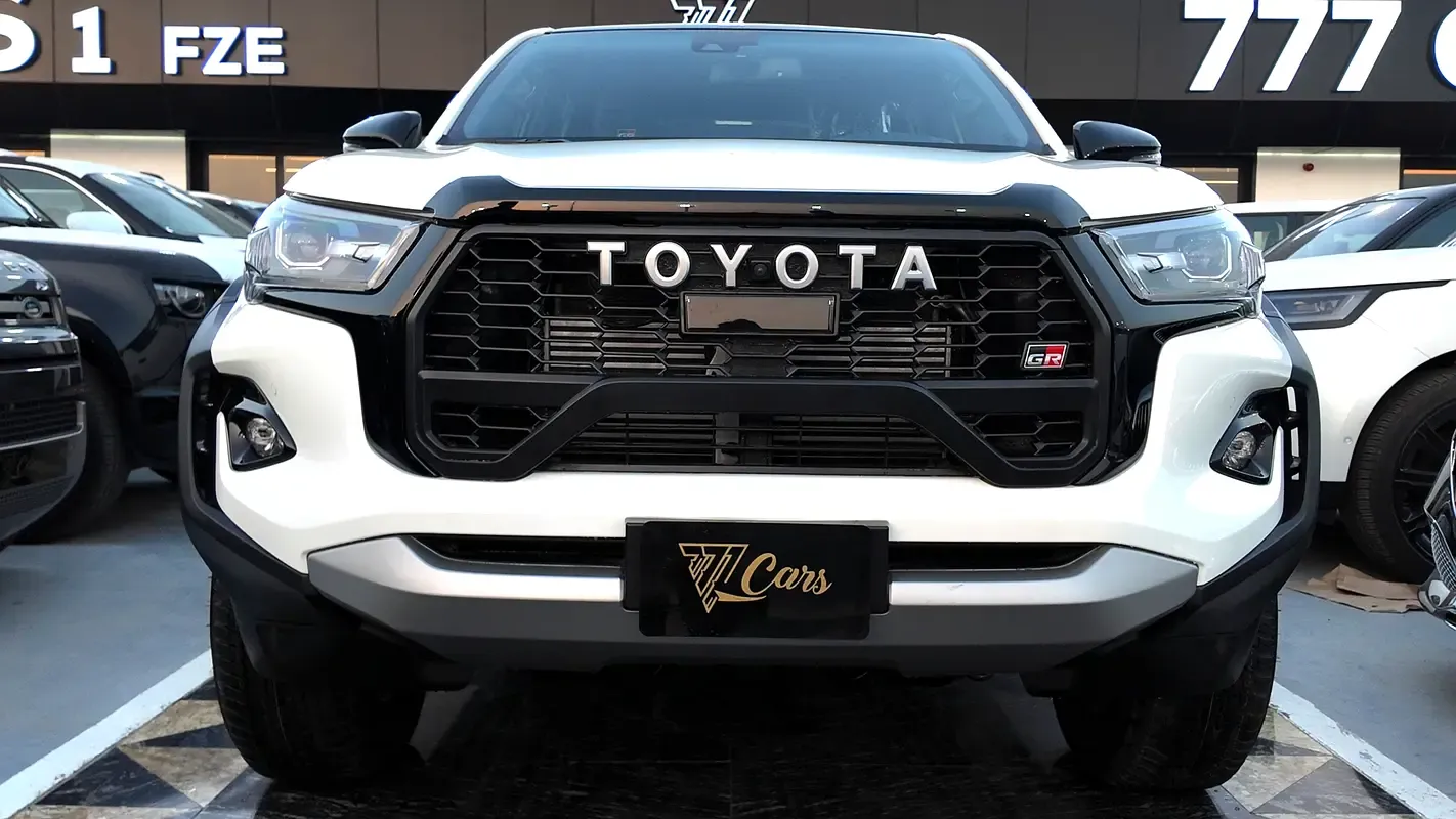 2025 Toyota Hilux - 0 km - Available for export from UAE to Algeria - 3