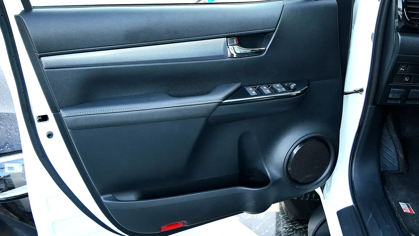 2025 Toyota Hilux - 0 km - Available for export from UAE to Algeria - 7