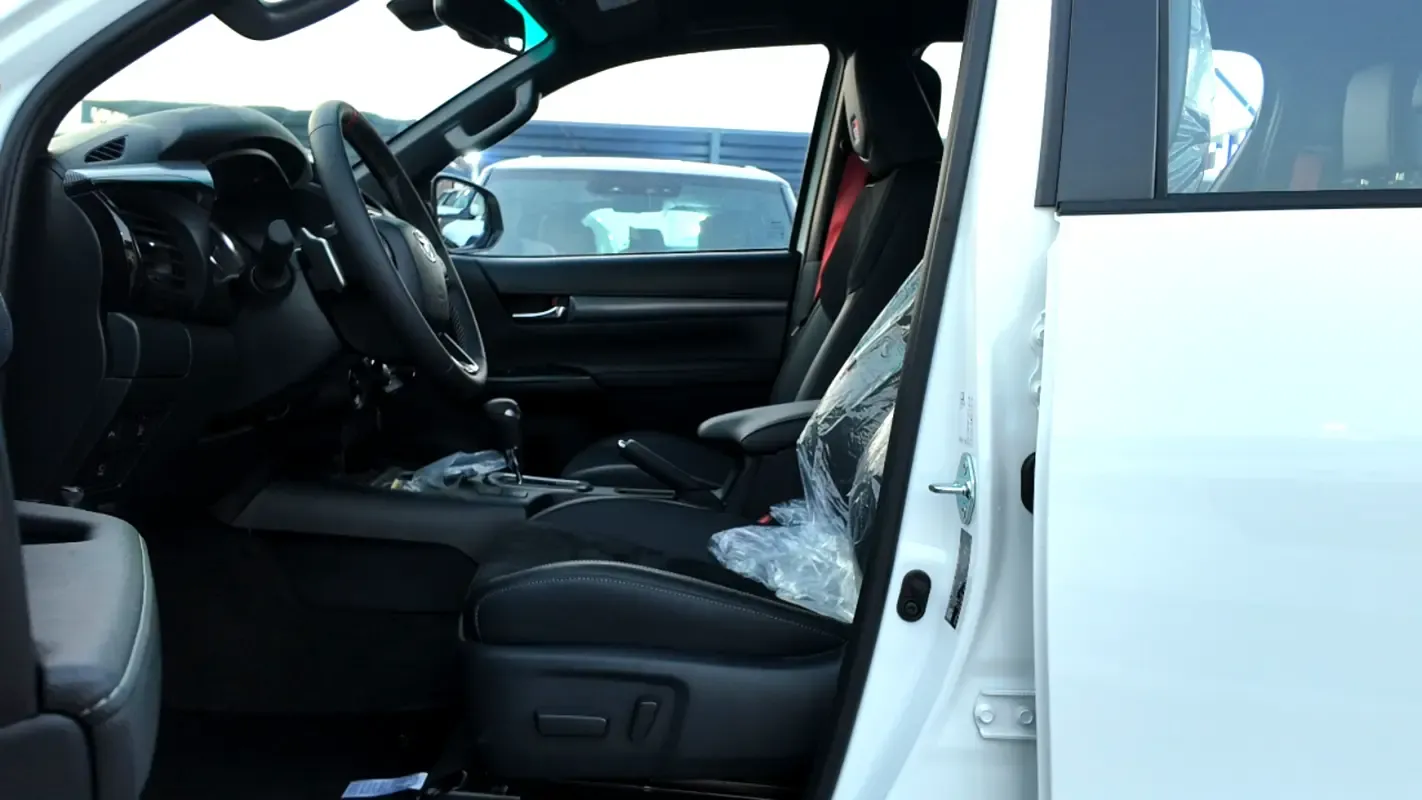 2025 Toyota Hilux - 0 km - Available for export from UAE to Algeria - 8