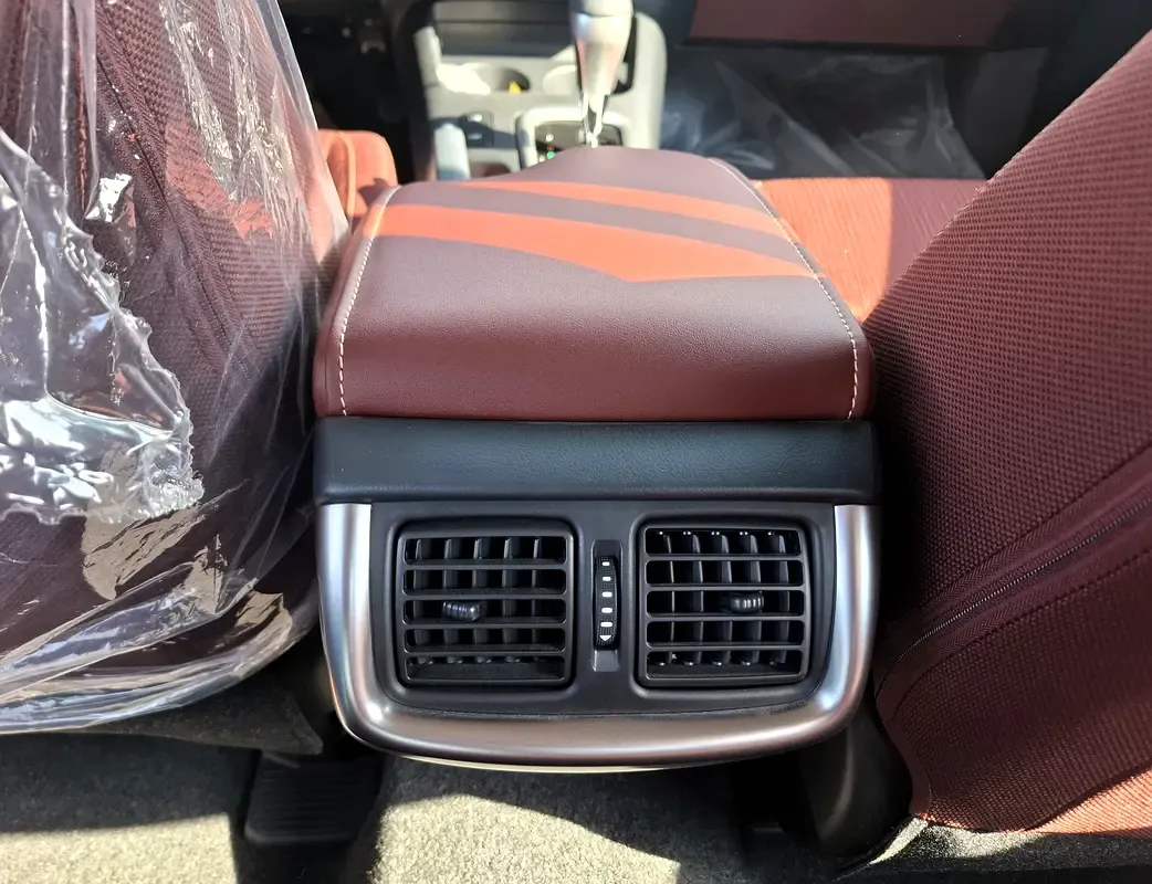 2025 Toyota Hilux - 0 km - Available for export from UAE to Algeria - 10