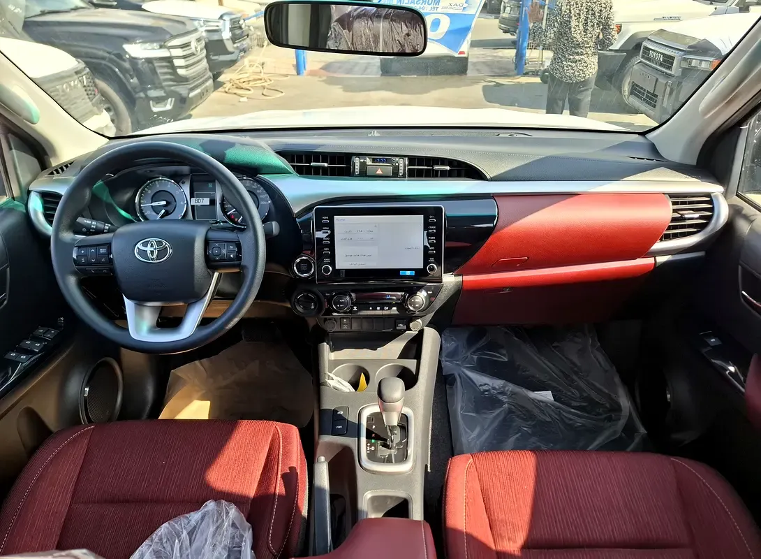 2025 Toyota Hilux - 0 km - Available for export from UAE to Algeria - 11
