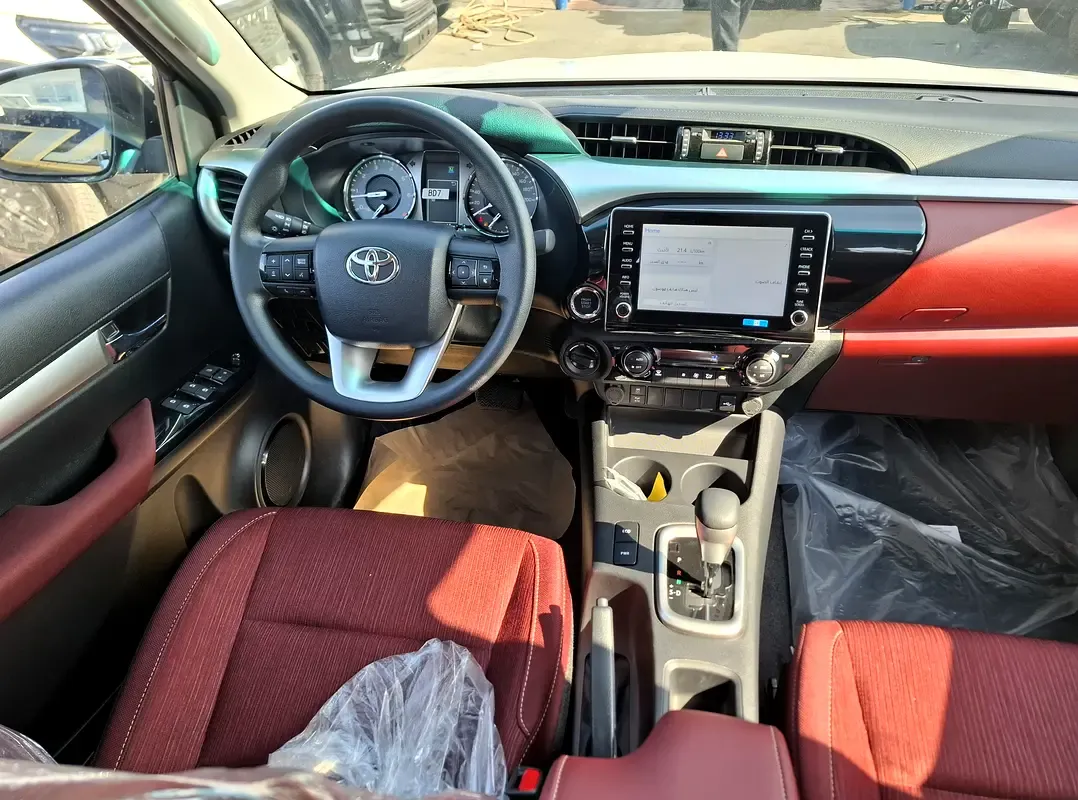 2025 Toyota Hilux - 0 km - Available for export from UAE to Algeria - 12
