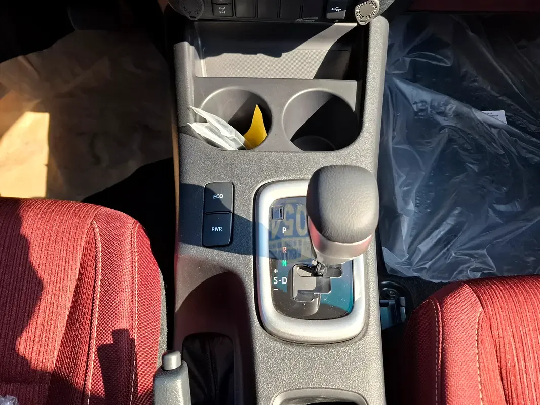 2025 Toyota Hilux - 0 km - Available for export from UAE to Algeria - 15