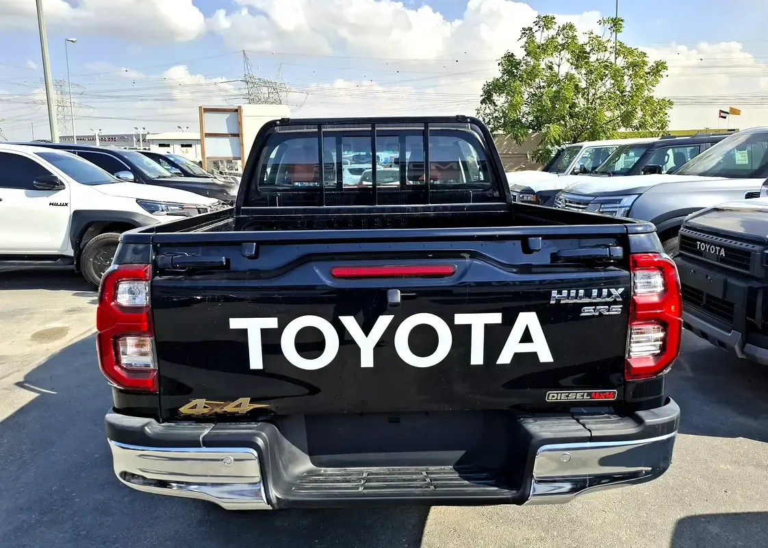 2025 Toyota Hilux - 0 km - Available for export from UAE to Algeria - 16
