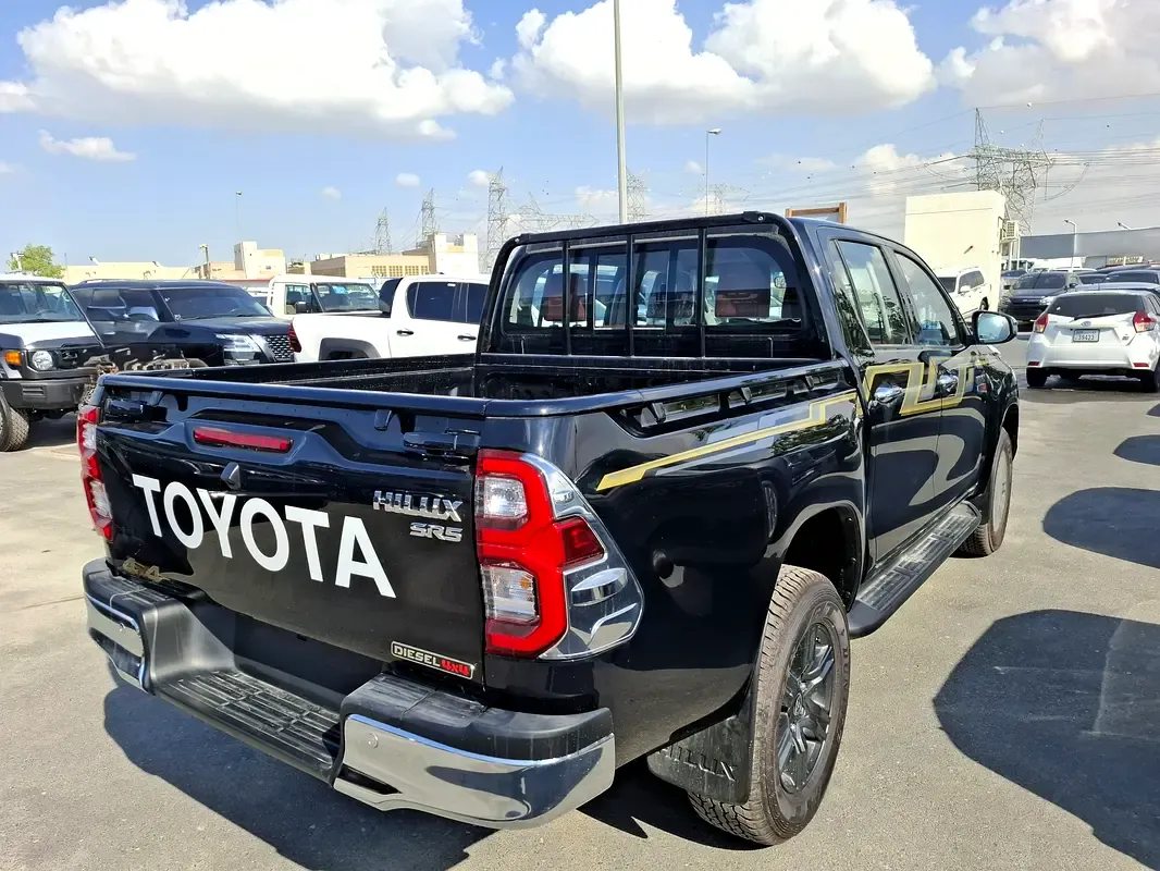 2025 Toyota Hilux - 0 km - Available for export from UAE to Algeria - 18