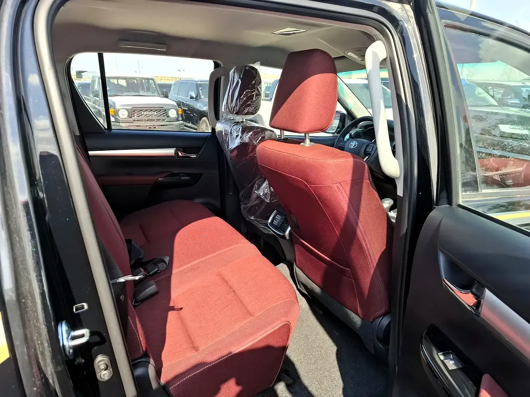 2025 Toyota Hilux - 0 km - Available for export from UAE to Algeria - 19