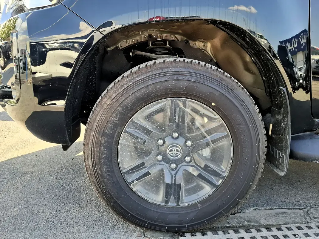 2025 Toyota Hilux - 0 km - Available for export from UAE to Algeria - 4