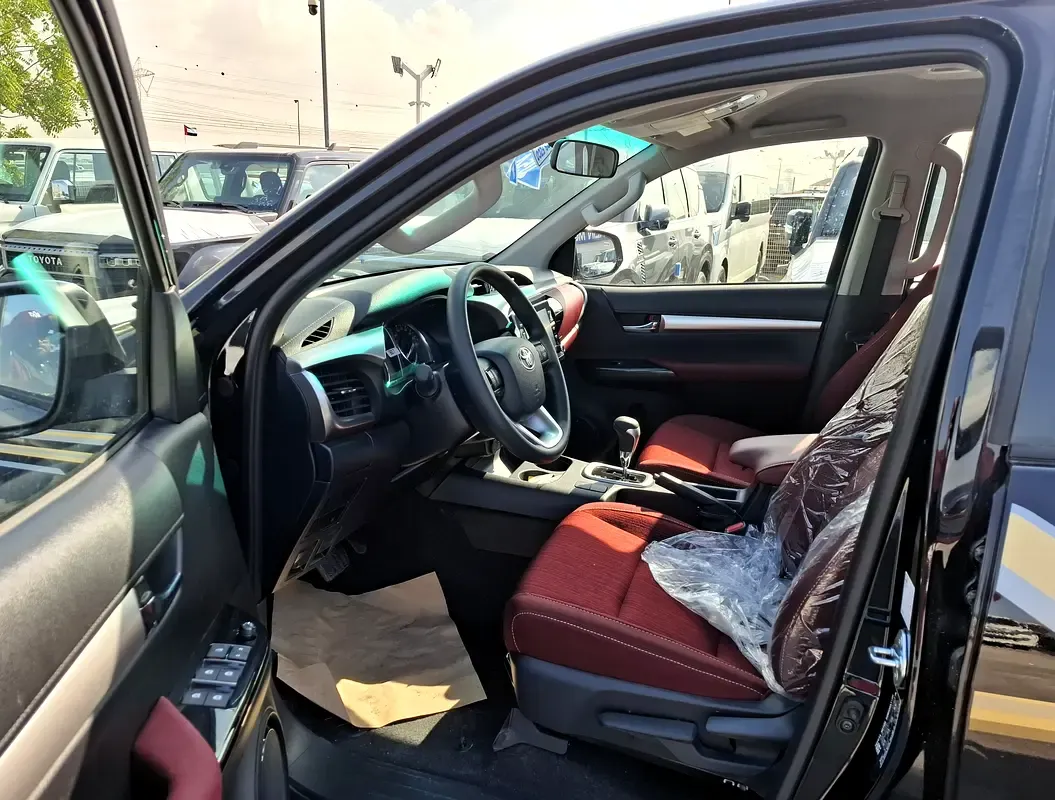 2025 Toyota Hilux - 0 km - Available for export from UAE to Algeria - 7