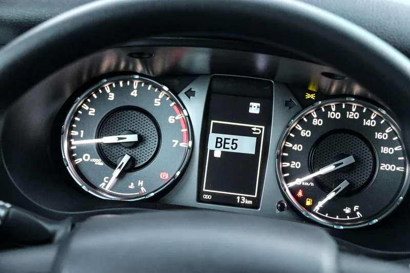 2025 Toyota Hilux - 0 km - Available for export from UAE to Algeria - 10