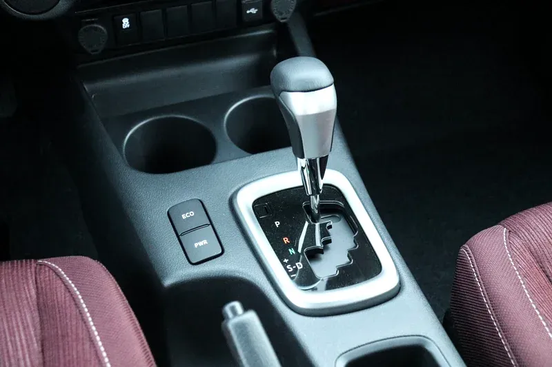 2025 Toyota Hilux - 0 km - Available for export from UAE to Algeria - 11